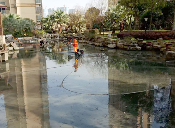 竹根滩镇景观池淤泥清理