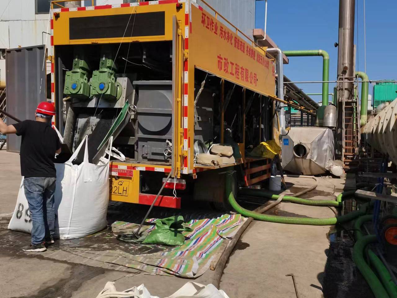 竹根滩镇淤泥压干处理