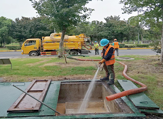 竹根滩镇化油池清理